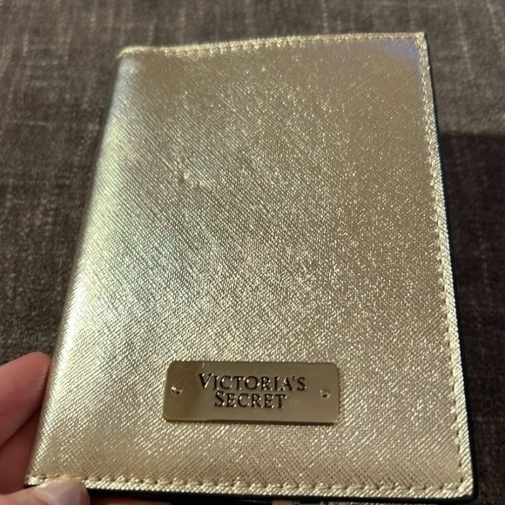 ▶️ Victoria's Secret ◀️ Gold passport holder